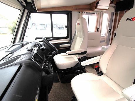 Pilote Expression G740 - 2024 image