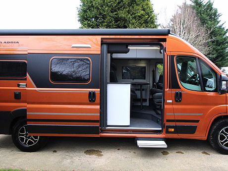 Adria Twin Supreme 640 SGX Batic Orange (63226) image