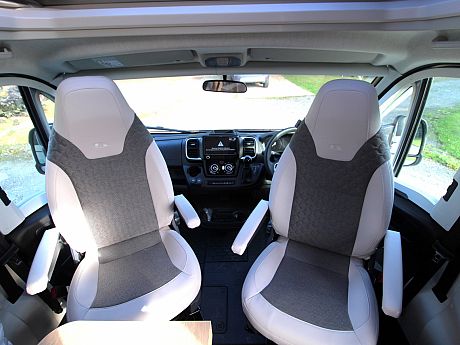 Adria Coral 60Y 670 DL image