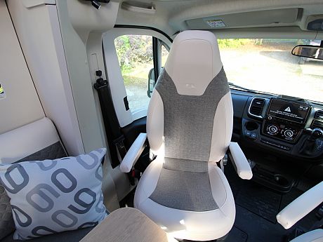 Adria Coral 60Y 670 DL image