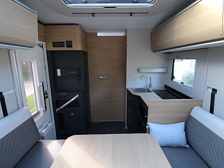 Adria Coral 60Y 670 DL image