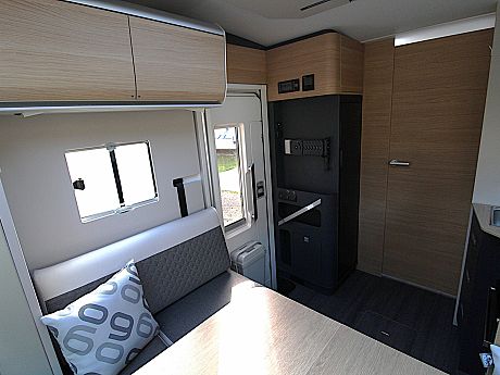 Adria Coral 60Y 670 DL image