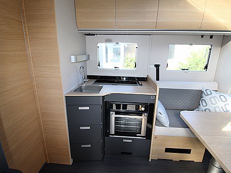 Adria Coral 60Y 670 DL image