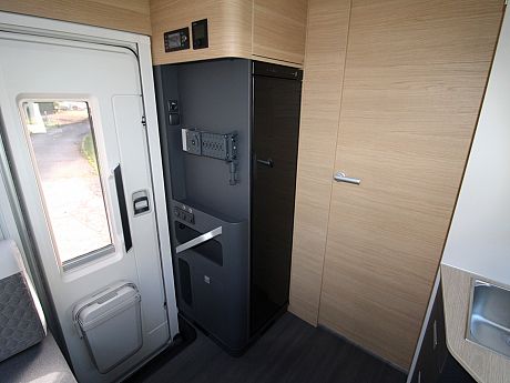 Adria Coral 60Y 670 DL image