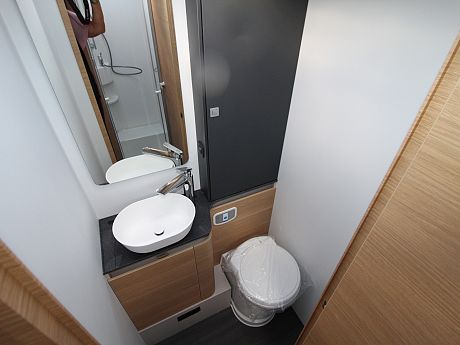 Adria Coral 60Y 670 DL image