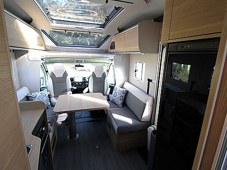 Adria Coral 60Y 670 DL image