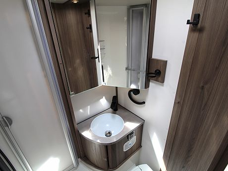 Coachman Travel Master Sportivo 565 - NEW image