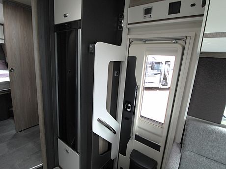 Swift Escape 694 - (65683) image