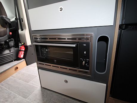 Giottiline  Giottivan 64G (FIAT) Premier Edition Auto - Expedition Grey 2026 image