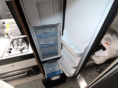 Giottiline  Giottivan 64G (FIAT) Premier Edition Auto - Expedition Grey 2026 image