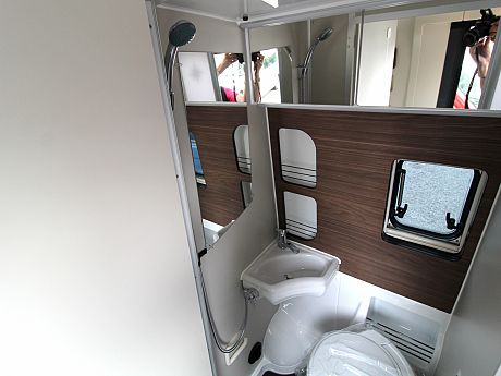 Westfalia Sven Hedin Premium - Auto - Ice Blue 2026 image