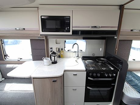 Swift Conqueror 565 - 2027 image