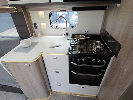 Swift Conqueror Grande 650L - 2027 image