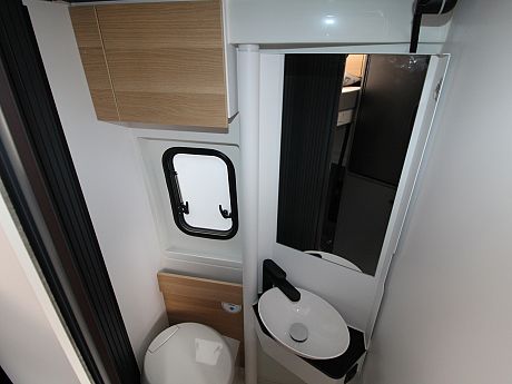 Adria Twin 60Y 640 SGX (68113) image