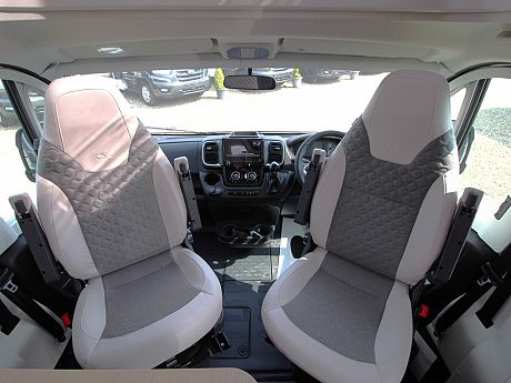 Adria Matrix 60Y 670 SL image