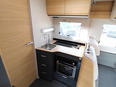 Adria Matrix 60Y 670 SL image