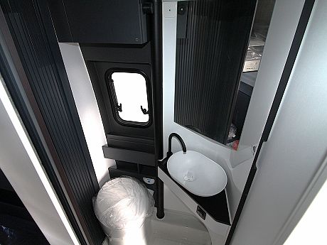 Adria Twin Supreme 640 SGX  Artense Grey (62133) image