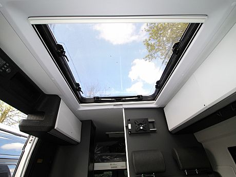 Adria Twin Supreme 640 SGX  Artense Grey (62133) image