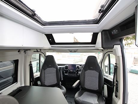 Adria Twin Supreme 640 SGX  Artense Grey (62133) image