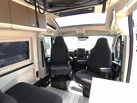 Westfalia Columbus 640E 'Pop-Top' Artense Grey (66896) image