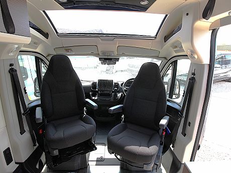 Westfalia Columbus 640E 'Pop-Top' Artense Grey (66896) image