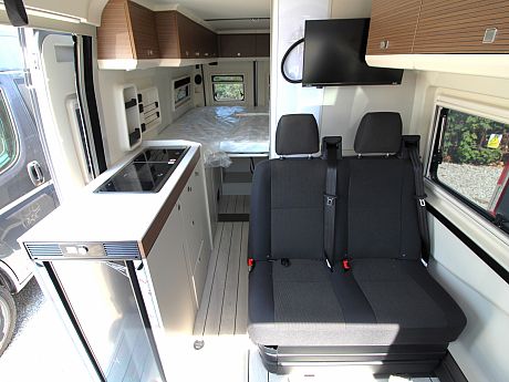 Westfalia Columbus 640E 'Pop-Top' Artense Grey (66896) image