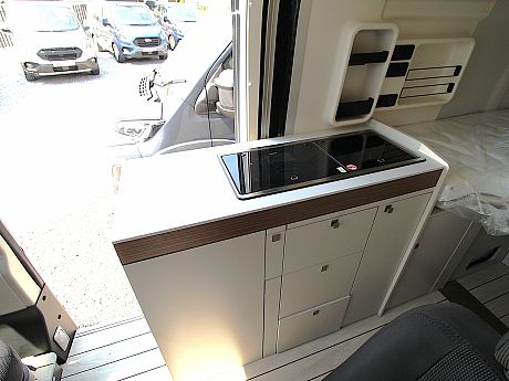 Westfalia Columbus 640E 'Pop-Top' Artense Grey (66896) image