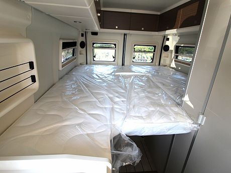 Westfalia Columbus 640E 'Pop-Top' Artense Grey (66896) image