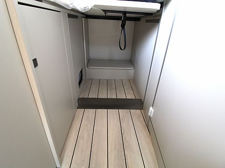 Westfalia Columbus 640E 'Pop-Top' Artense Grey (66896) image