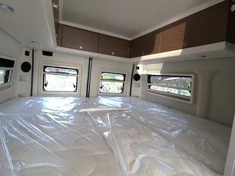 Westfalia Columbus 640E 'Pop-Top' Artense Grey (66896) image