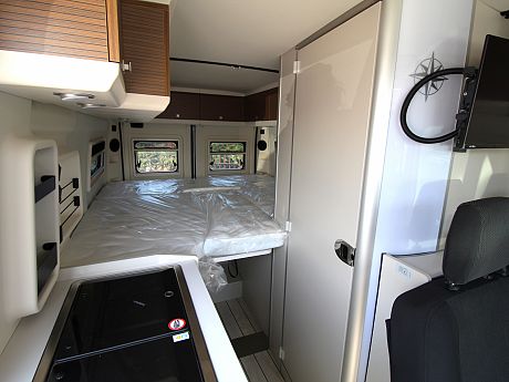 Westfalia Columbus 640E 'Pop-Top' Artense Grey (66896) image