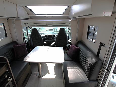 Adria Matrix Supreme 670 DL - 2024 image