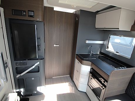 Adria Matrix Supreme 670 DL - 2024 image