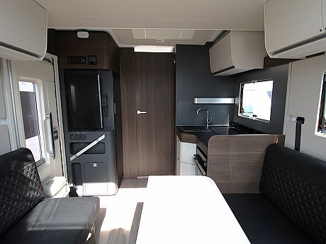 Adria Matrix Supreme 670 DL - 2024 image
