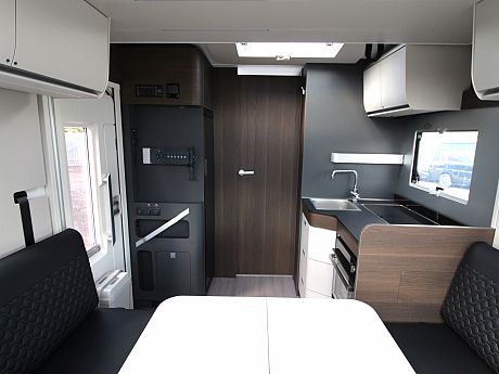 Adria Matrix Supreme 670 DL - 2024 (36260) image
