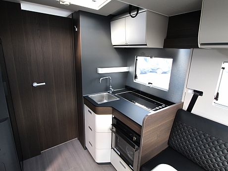 Adria Matrix Supreme 670 DL - 2024 (36260) image