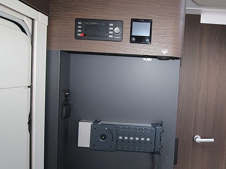 Adria Matrix Supreme 670 DL - 2024 (36260) image