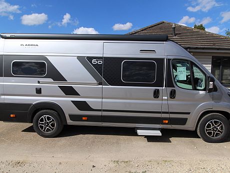 Adria Twin 60Y 640 SGX image