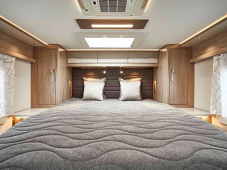 Coachman Travel Master 545 image