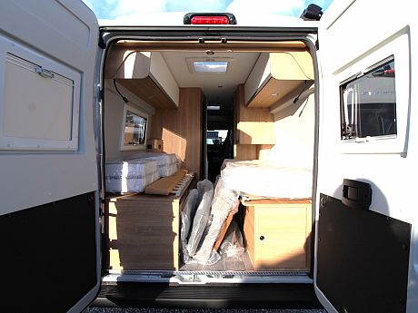 Giottiline  Giottivan 64G (FIAT) Premier Edition Auto - Expedition Grey 2026 image