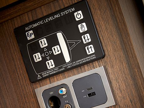 Coachman LUSSO III - 2027 image