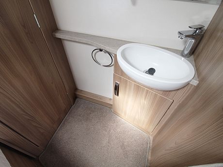 Swift Ace Envoy 2016 image