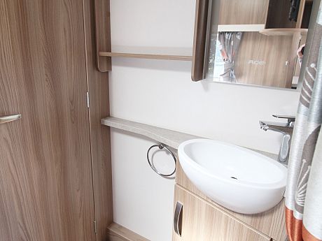 Swift Ace Envoy 2016 image