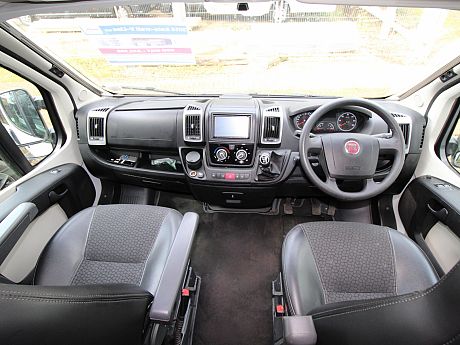Auto-Trail V-Line 600 - 2014 image