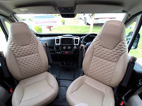 Adria Matrix Supreme 670 DC - 2022 image