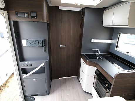 Adria Matrix Supreme 670 DC - 2022 image
