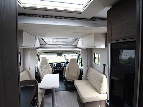 Adria Matrix Supreme 670 DC - 2022 image
