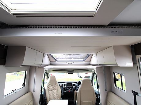 Adria Matrix Supreme 670 DC - 2022 image