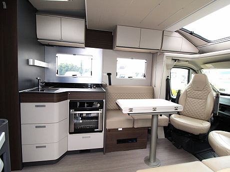 Adria Matrix Supreme 670 DC - 2022 image