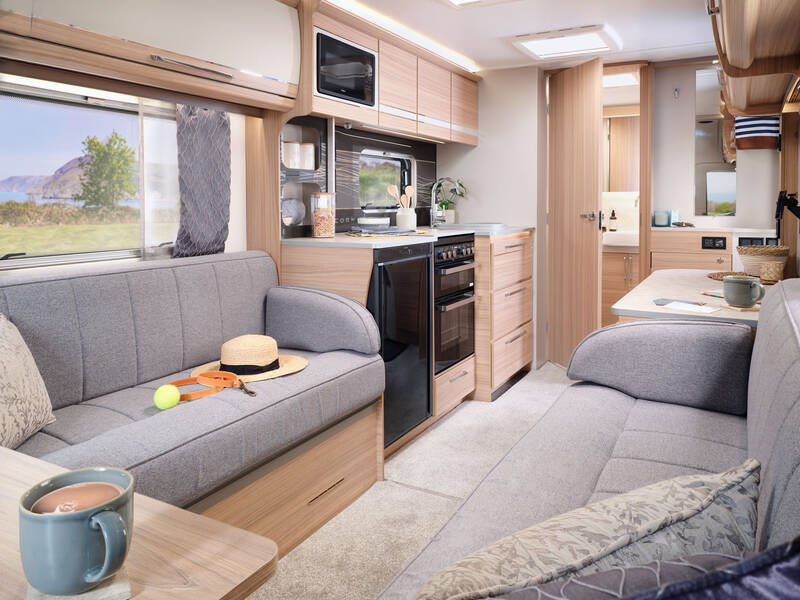 1974599324unicorn-v-seville-lounge-to-washroom-800×600-1.jpg
